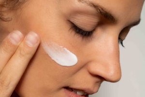 À la rentrée, adopter les réflexes beauté anti-fatigue pour un teint lumineux.